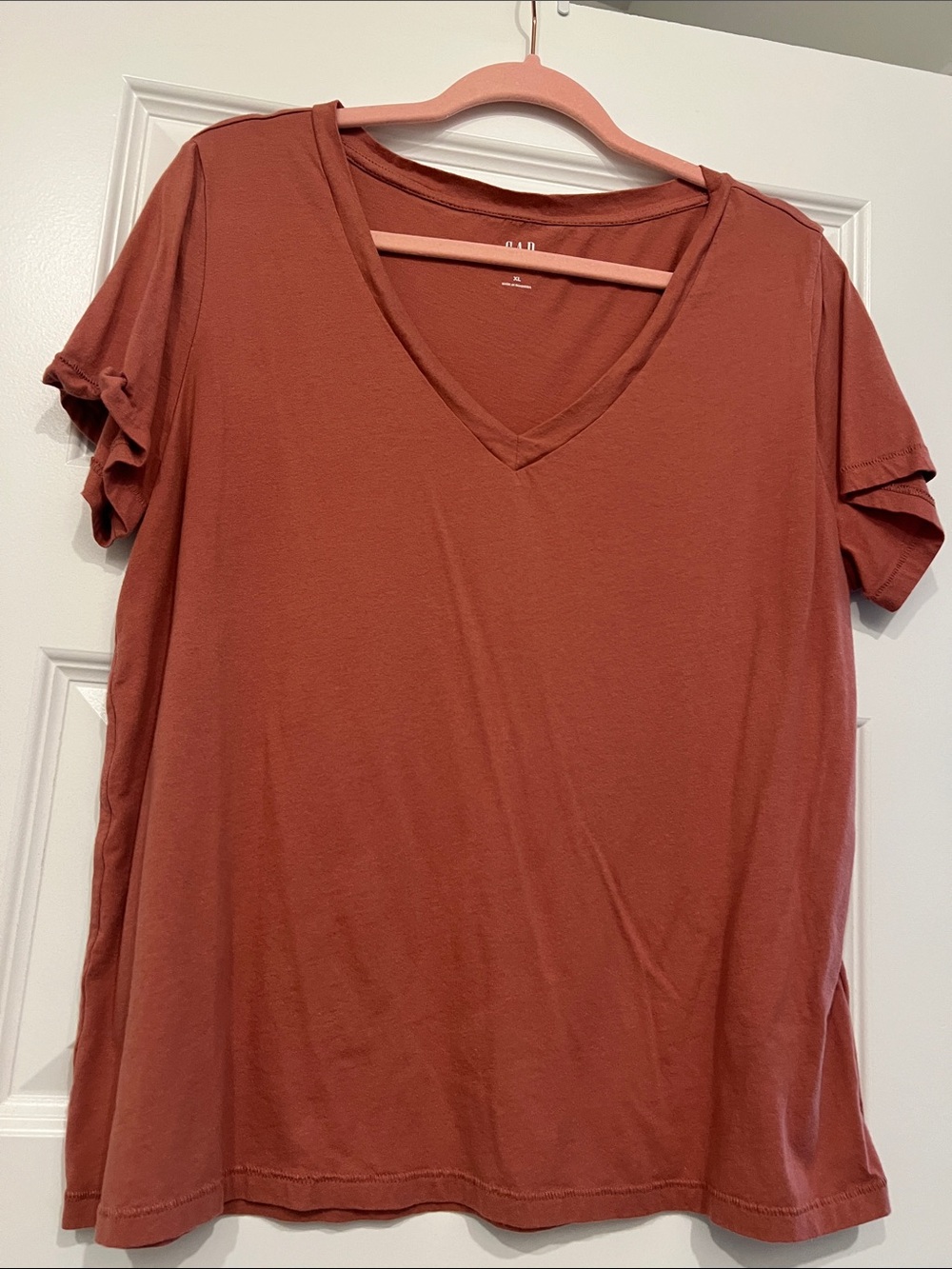 GAP Women's Short Sleeve V-Neck Tee in Rust Brown